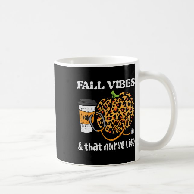 Pumpkin Fall Vibes Nurse Halloween Thanksgiving Sc Kaffemugg (Höger)