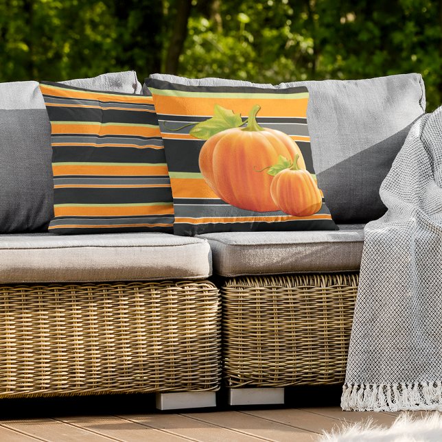 Pumpkin för Orange på Vibrant Rand Mönster Kudde (Skapare uppladdad)