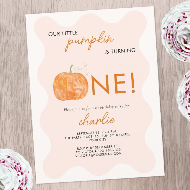 Pumpkin hösten faller första födelsedag vykort (Our Little Pumpkin is Turning One fun first 1st birthday autumn fall themed personalized invitation)