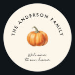 Pumpkin hösten välkommen till vår hemdekant runt klistermärke<br><div class="desc">Välkomna till vårt modernt skript,  höstpumpa hem-personligens hemdekorplan mugg.</div>