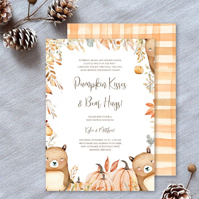 Pumpkin Kisses & Bear Hugs Baby Shower-inbjudan Inbjudningar (Pumpkin Kisses & Bear Hugs! Celebrate the parents-to-be with this cozy fall woodland baby shower)