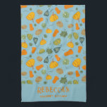 Pumpkin och Squash Fall Mönster Kökshandduk<br><div class="desc">Pumpkin- och Squash Fall Mönster-formgivning med handdragna butternut-squash,  pumpor och andra squash. Redo att anpassa sig med en mall som har skapats för namn och slogan.</div>