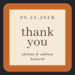 Pumpkin Orange Gräns Simple Fall Wedding Favor Fyrkantigt Klistermärke<br><div class="desc">Gör en påstående av underskattad elegans med denna enkla,  textbaserade höstbröllopsförmån tack för att du har deketikett med en gräns av rik pumpa och orange på elfenben. Använda anpassningsalternativet för att ändra färg och typsnitt till kostym till temat bröllop.</div>