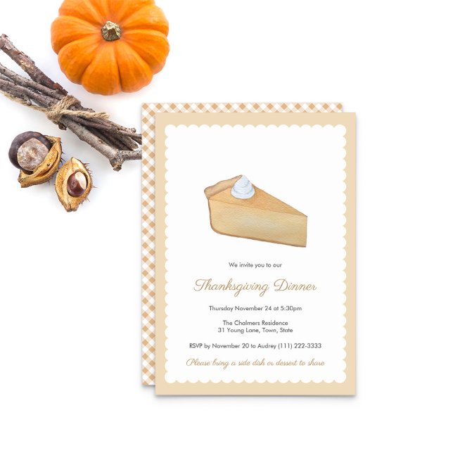 Pumpkin Paj Thanksgiving eller FriendsGiving Midda Inbjudningar (Watercolor Pumpkin Pie Slice Friendsgiving Or  Thanksgiving Invitation With Scalloped effect border)