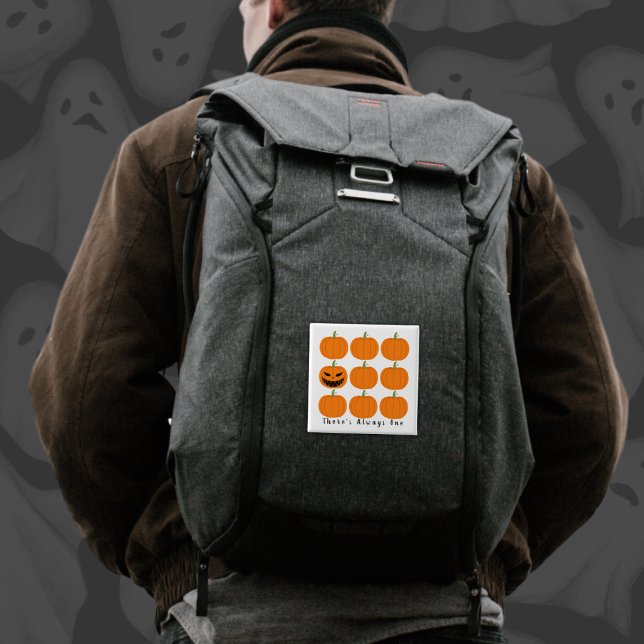 Pumpkin Patch Odd One Out Knapp (This item is for display purposes only to illustrate the design element. )