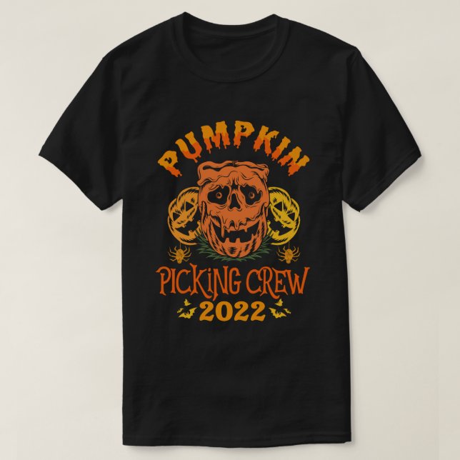 Pumpkin Picking Crew 2022 Funny Halloween Costume T Shirt (Design framsida)