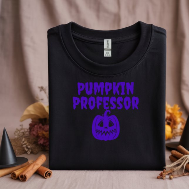 Pumpkin Professor lila typografi T Shirt (Skapare uppladdad)
