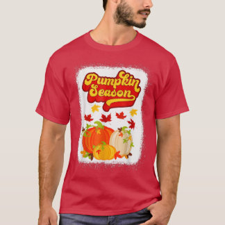 Pumpkin-säsongen hej sjunker hösten färg löv och t shirt