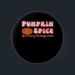 Pumpkin Spel och allt fint Retro Light Fall Knapp<br><div class="desc">Varma retrotoner och ljusfall gör att den här designen blir en favorit för säsong i perfekt. Diskret,  mjuk och pumpkindbaserad perfekt.</div>