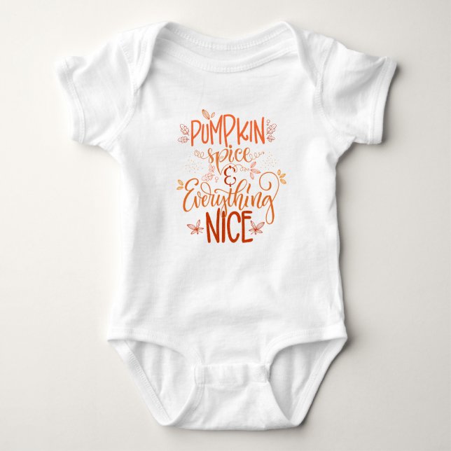 Pumpkin Spice & All Nice T Shirt (Framsida)
