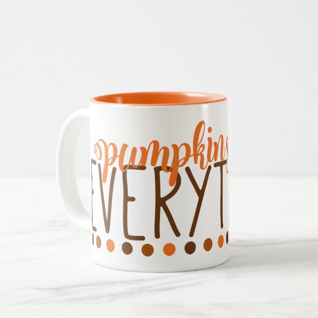 Pumpkin Spice Allt | Typografi | Två-Tonad Mugg (Framsida vänster)