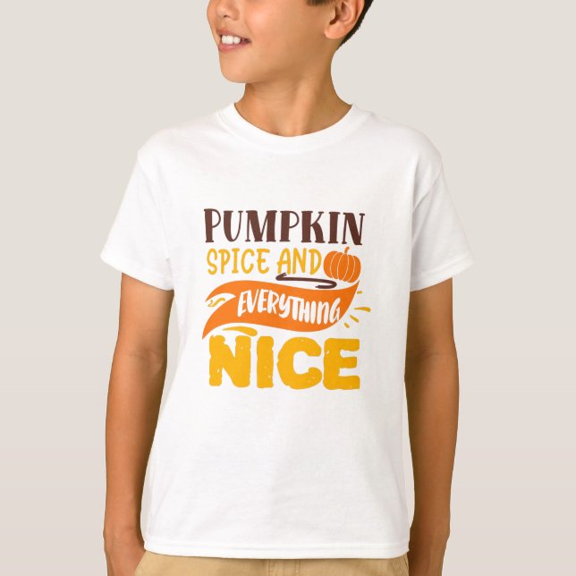 Pumpkin Spice and All Nice Autumn Quote T Shirt (Framsida)