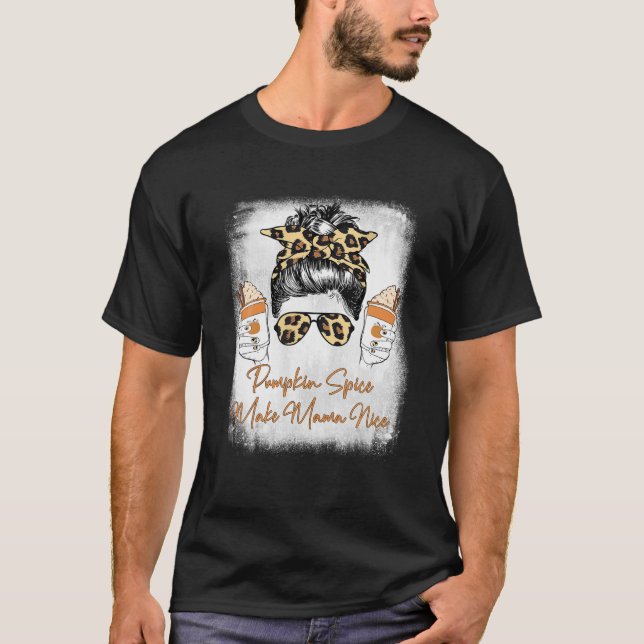 Pumpkin Spice gör Mamma till Nice Messy Bun Leopar T Shirt (Framsida)