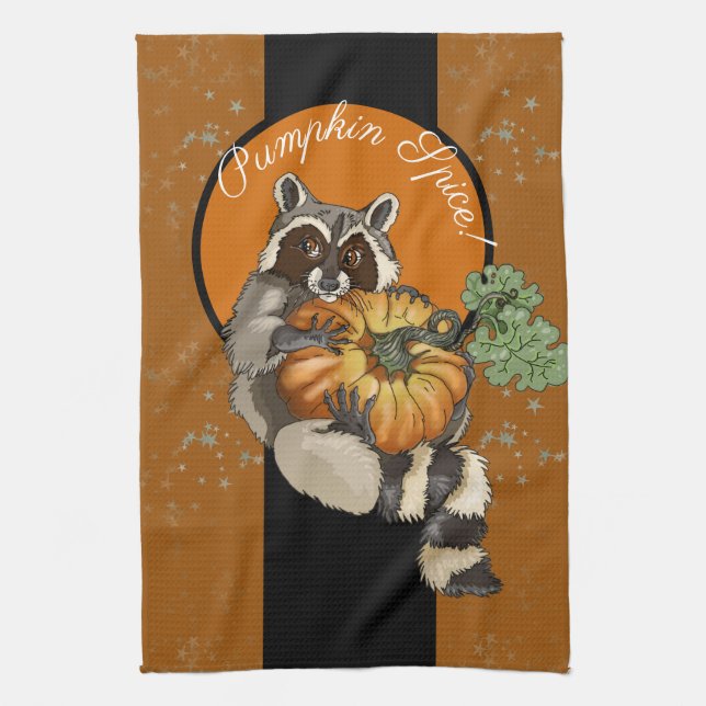 Pumpkin Spice! På en roll Pumpkin Raccoon Kökshandduk (Vertikal)
