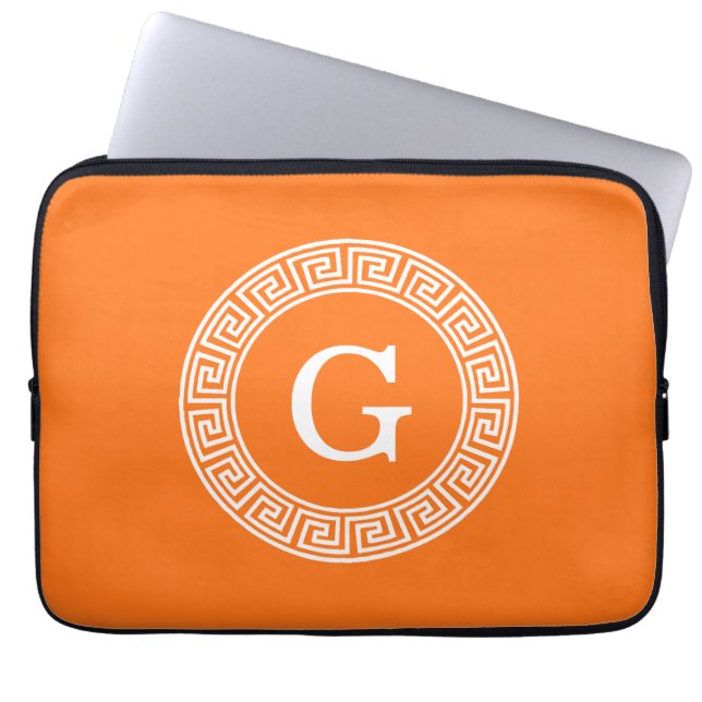 Pumpkin Wht Grekiska Nyckel Rnd Ram Initial Monogr Laptop Fodral (Framsidan)