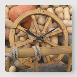 Pumpkins and Wheel of the Rural wooden cart Fyrkantig Klocka