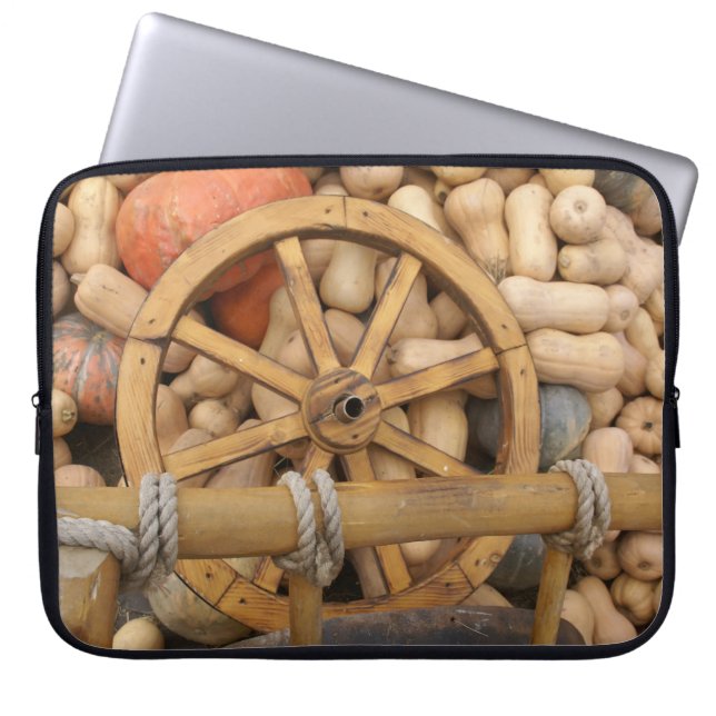 Pumpkins and Wheel of the Rural wooden cart Laptop Fodral (Framsidan)