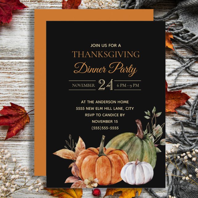 Pumpkins Black Thanksgiving Middagen Party Inbjudningar (Elegant Thanksgiving Dinner invitation with orange and white pumpkins on black)