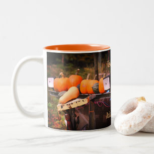 Pumpkins On Lastbil Nature Personlig Två-Tonad Mugg