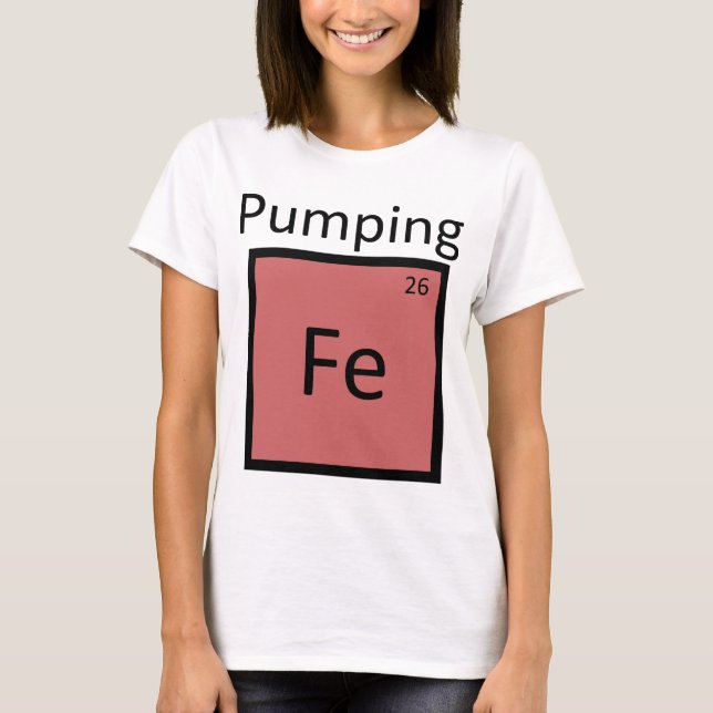 Pumpning av Järn Periodic Bord Chemistry Inslag T Shirt (Framsida)