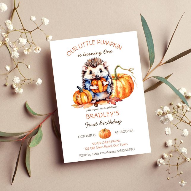 Pumpor gullig hedgehog pumpor födelsedags inbjudningar (Little pumpkin birthday party template invitation instant download cute hedgehog holding pumpkin)
