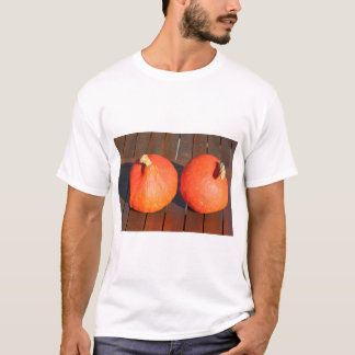 Pumpor på bord t shirt