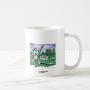 Pungdjur som spelar döda tecknad skojig kaffemugg