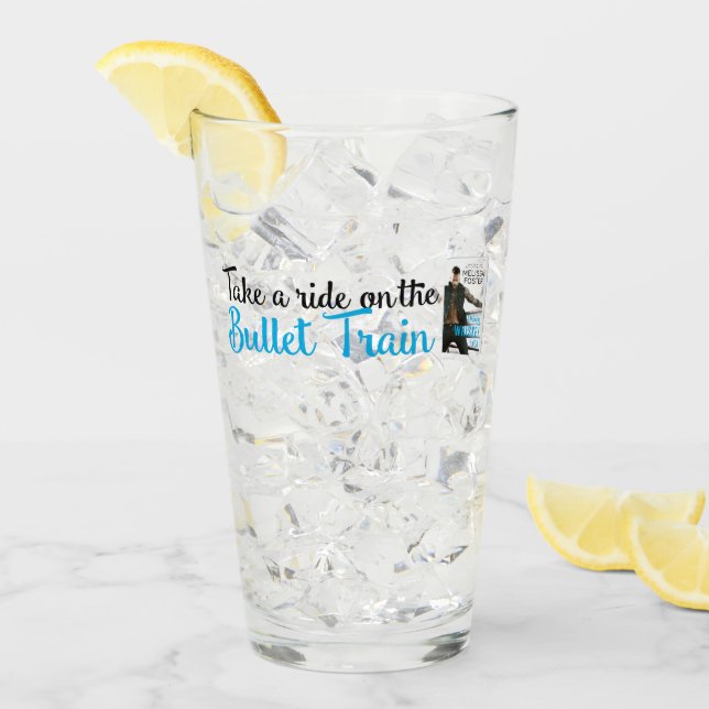 Punktpiskey tar ett hårt glas för att dricka alkoh (Framsida Ice)