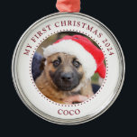 Puppy Hund Photo jul Ornament<br><div class="desc">Eleganten "Min första jul" utmärker sig med ditt nya valparfoto,  namn och året. Elegantens röda text. Ladda bara upp fotot. Skapa ett foto på valpens ansikte. Byt ut det här exemplaret mot ett eget foto. Klicka på Justera om du vill flytta runt fotot på önskad plats.</div>