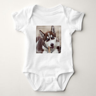 Puppy Siberian husky vid stranden T Shirt