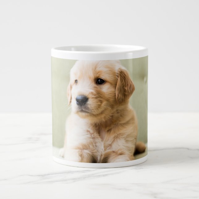 Puppy till Golden Retriever på soffan Jumbo Mugg (Framsidan)