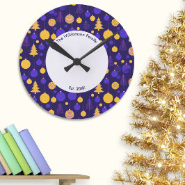 Purple and Faux Gold Modern Family Name Christmas Rund Klocka