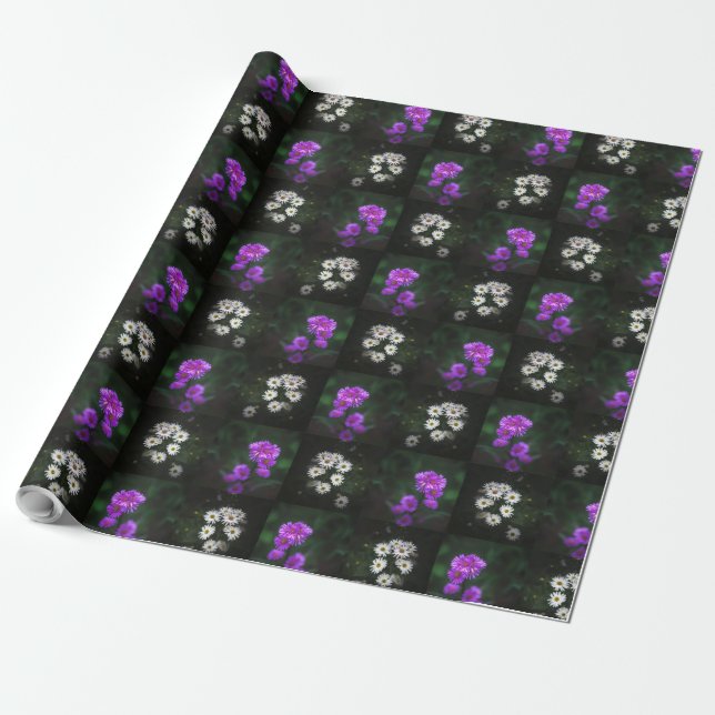 Purple and White Flower Garden Presentpapper (Utrullad)