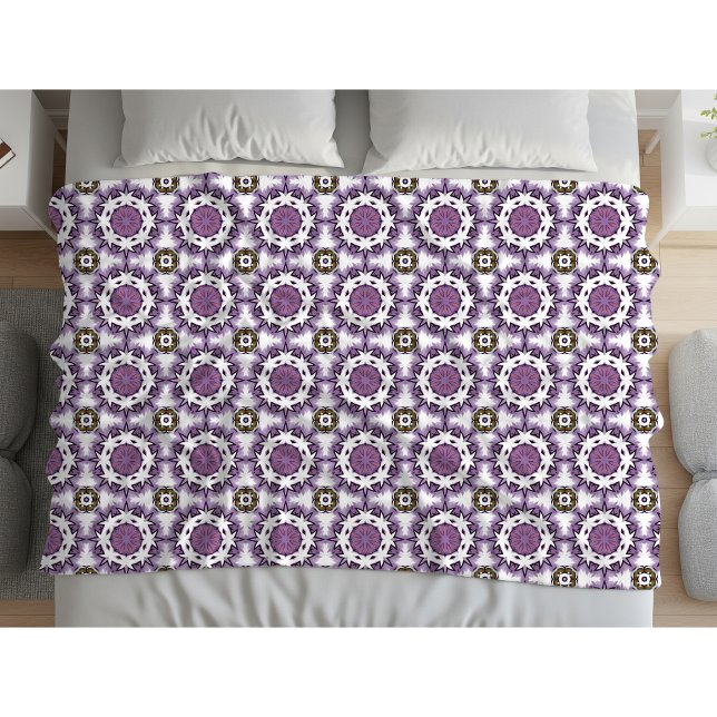Purple and white geometric pattern Fleece Blanket (Skapare uppladdad)