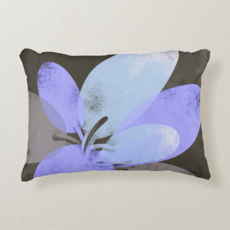 Purple Flower Accent Pillow – Modern Floral Art Cu Prydnadskudde