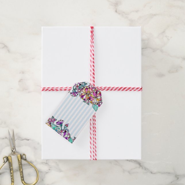 Purple flowers and light blue stripes presentetikett (Med Snöre)