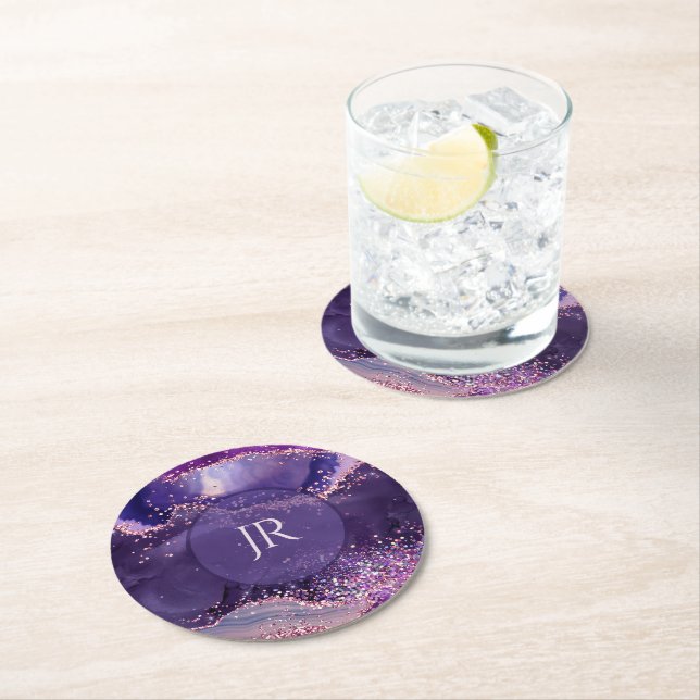 Purple glittery agate texture monogram underlägg papper rund (Insitu)