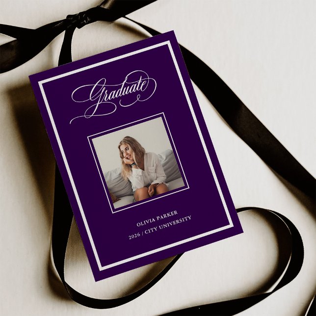 Purple Modern Frame Photo and Elegant Script Grad Meddelande (Skapare uppladdad)