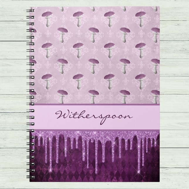 Purple Mushroom Dream and Glitter Drips Monogram Anteckningsbok (Skapare uppladdad)