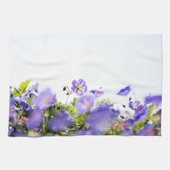 Purple Wildflowers, Dreamy Soft Botanical Kökshandduk (Horisontell)