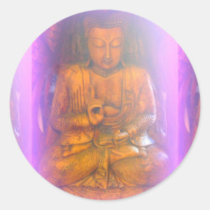 purpurfärgad aura som sitter den buddha runt klistermärke