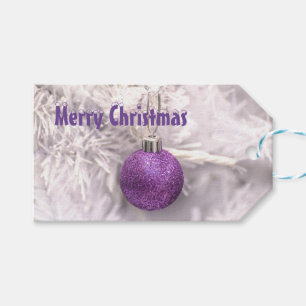 Purpurfärgad helgdag för julaftonbaublejul presentetikett
