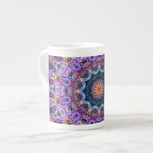 Purpurfärgad lotusblommakaleidoscope benporslin mugg
