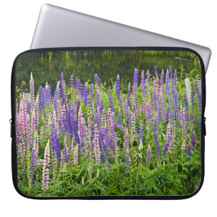 Purpurfärgad och rosa Lupine fotograferar Laptop Sleeve