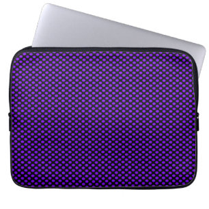 Purpurfärgad polka dots på svart laptop fodral