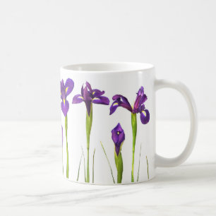 Purpurfärgade Irises på vitbakgrund - blom- Iris Kaffemugg