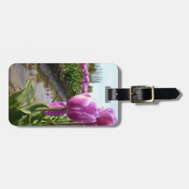 Purpurfärgade tulpanfält & reflexioner bagagebricka