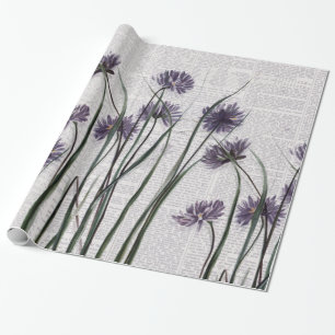 Purpurfärgade vildblommar på vintagetidningen presentpapper