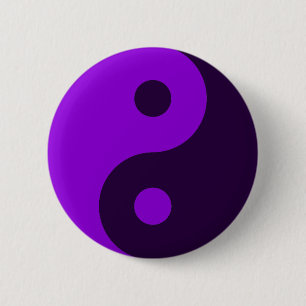 Purpurfärgat Yin Yang symbol Knapp