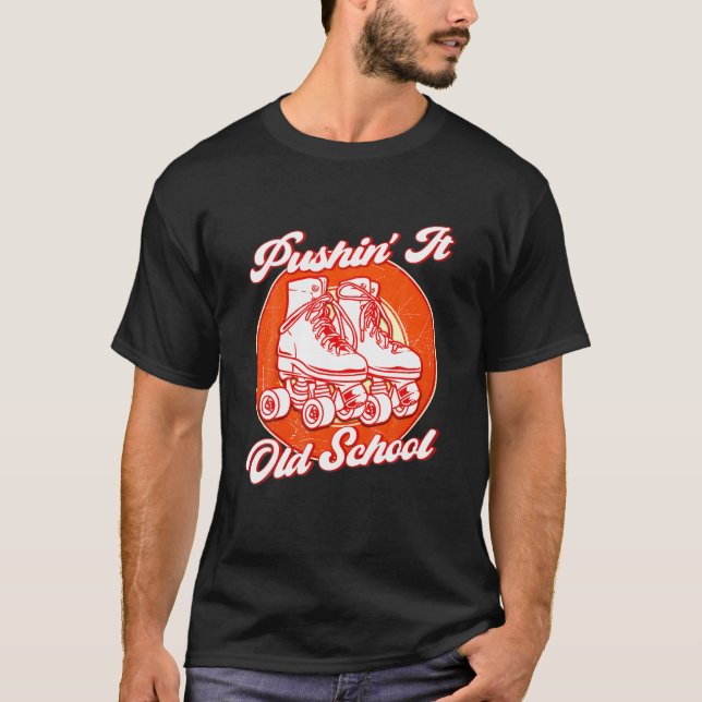 Pushin' It Old School Roller Skates T Shirt (Framsida)
